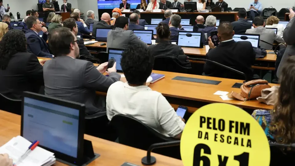 Comissão da Câmara começa a analisar relatório do fim da jornada 6X1