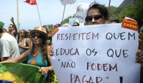 Quando o professor para, é a escola pública que pede socorro