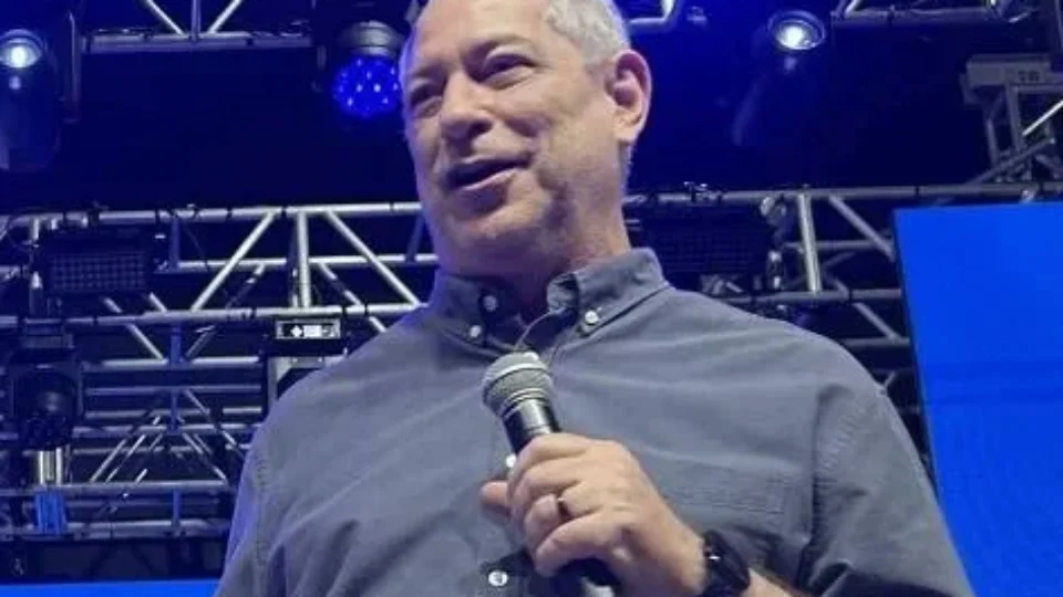 Ciro Gomes descarta Presidência e anuncia candidatura ao Governo do Ceará
