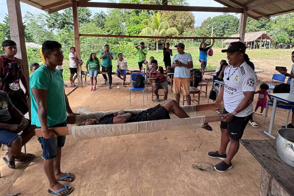 Médicos criam projeto que ensina primeiros socorros em aldeias remotas da Amazônia