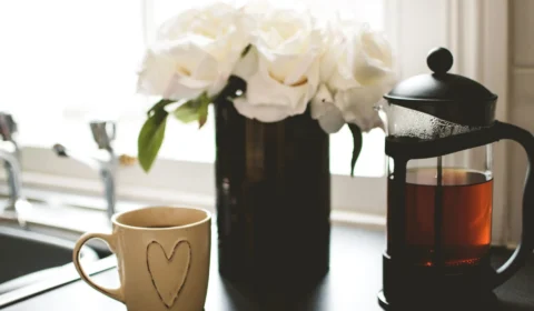 Chá ou café: sua escolha diária pode afetar o risco de osteoporose