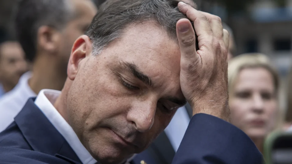Parlamentares do PL saem com mais desconfianças de reunião com Flávio Bolsonaro