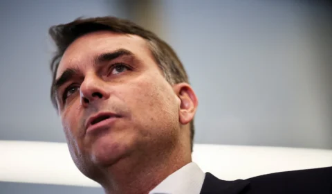 Sensacionalista: Após áudio e visita em casa, Vorcaro entra com medida protetiva contra Flávio Bolsonaro