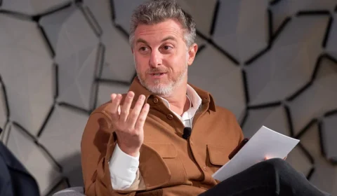 Luciano Huck demorou 14 anos para pagar multa por apropriação de espaço público