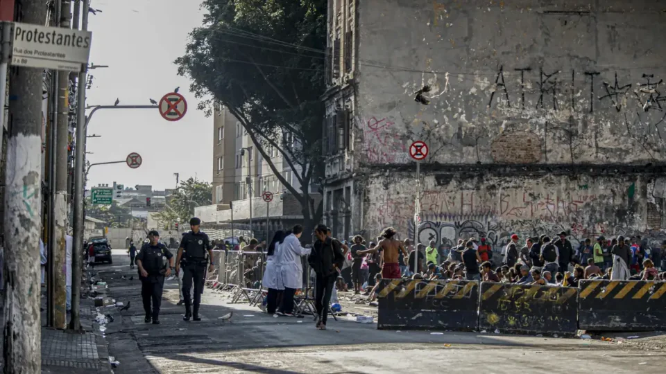 Após esvaziamento da Cracolândia, usuários circulam por 260 pontos de SP