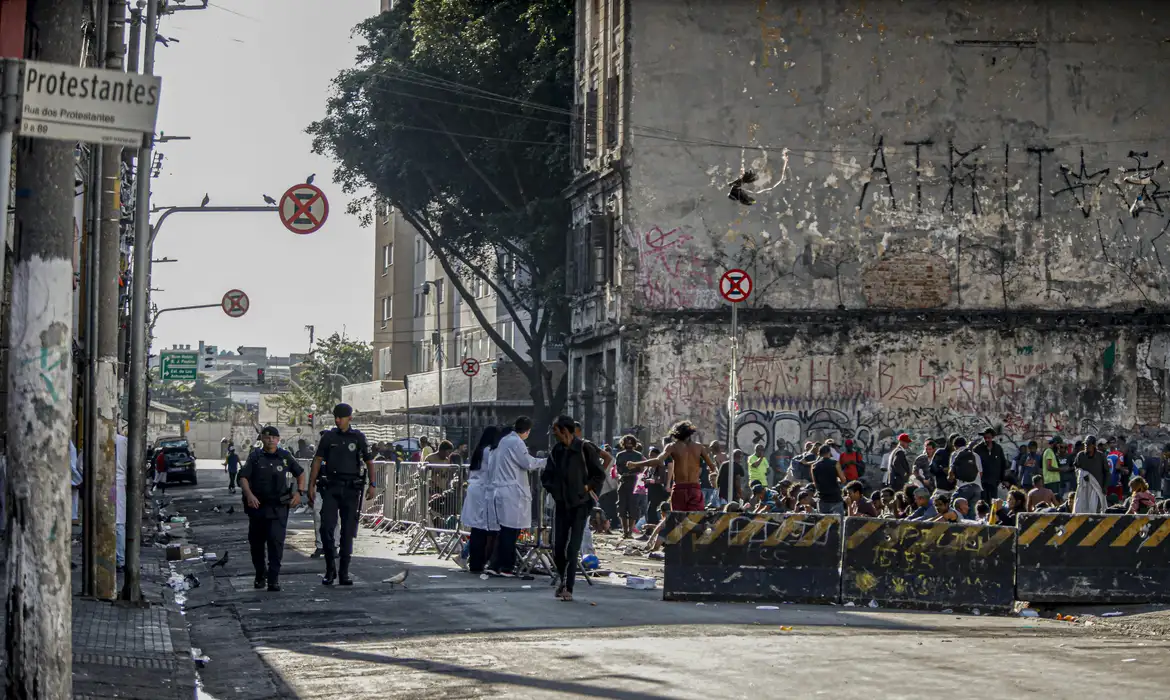 Após esvaziamento da Cracolândia, usuários circulam por 260 pontos de SP