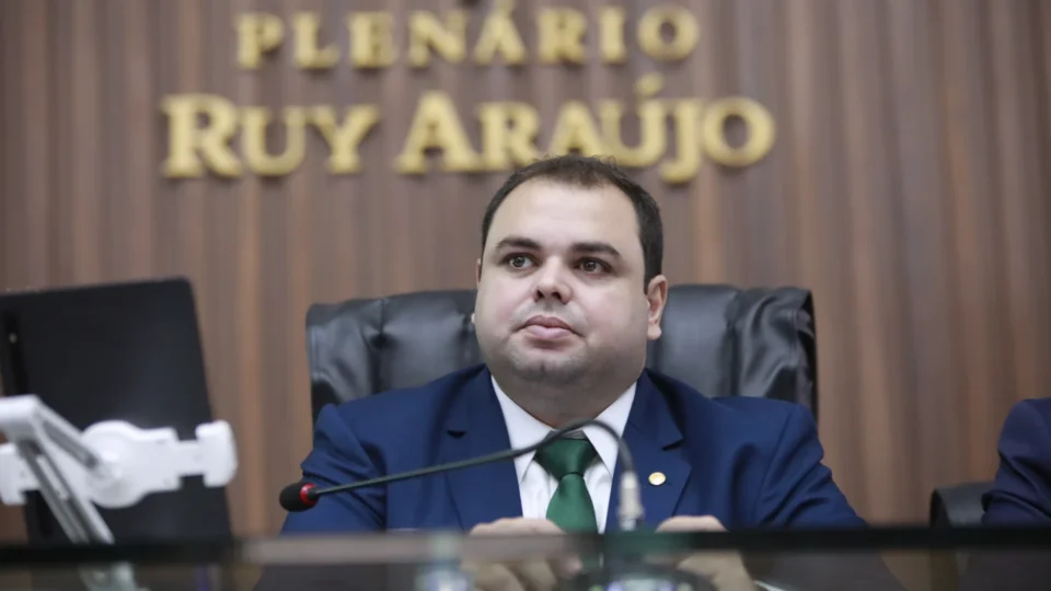 Roberto Cidade, do União Brasil, é escolhido governador do Amazonas em eleição indireta