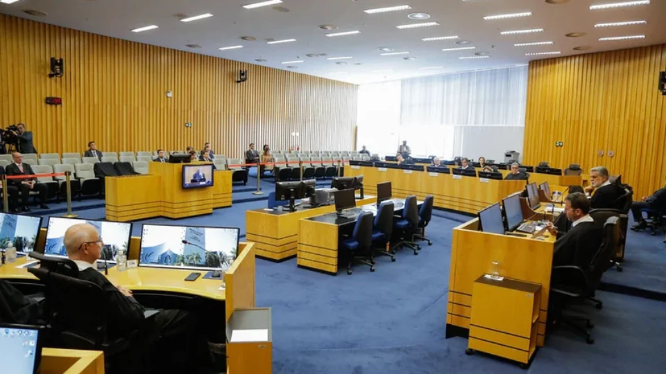 Maioria do TST dá aula paga sobre como ganhar ações; presidente reage