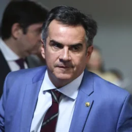 PF apreende na churrasqueira de Ciro Nogueira manuscrito com nomes de deputados e valores