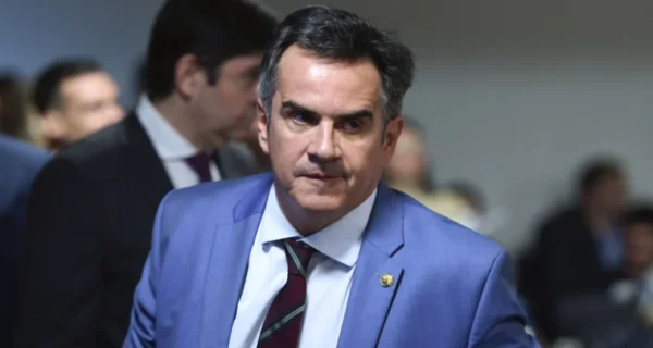 PF apreende na churrasqueira de Ciro Nogueira manuscrito com nomes de deputados e valores