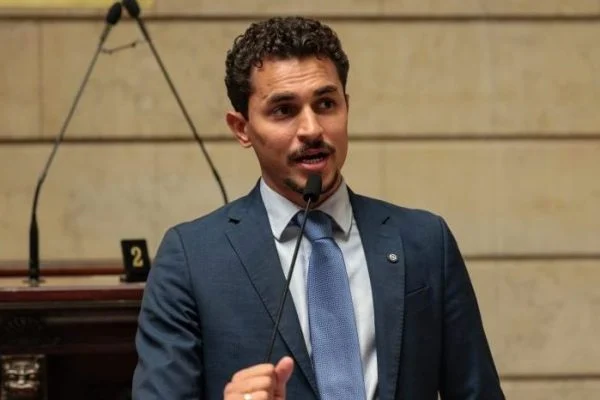 Juiz vê ‘perseguição política’ contra vereador do Rio e tranca inquérito sobre elo com CV