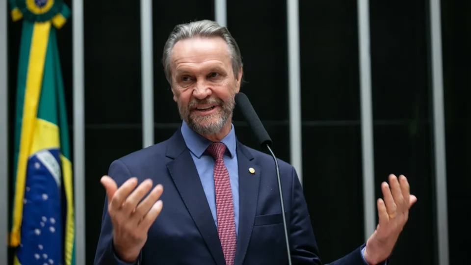 PT vai ao STF contra redução de penas de Jair Bolsonaro, diz líder do partido