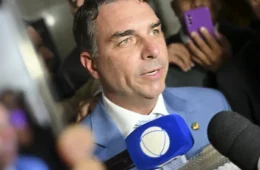 Flávio Bolsonaro perderia para Haddad e Alckmin no segundo turno, aponta Atlas
