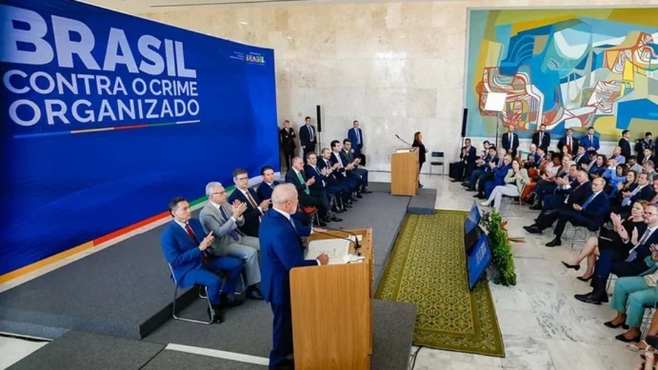 Governo lança programa de R$ 11 bilhões contra o crime organizado