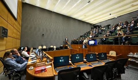 Servidores cobram reestruturação das carreiras após novo penduricalho no STJ