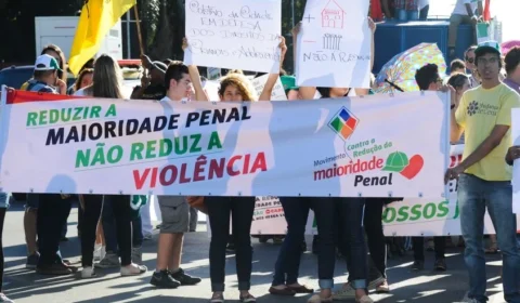 CCJ da Câmara adia análise da PEC da redução da maioridade penal