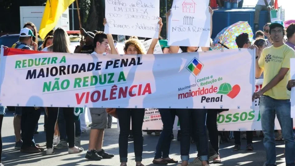 CCJ da Câmara adia análise da PEC da redução da maioridade penal