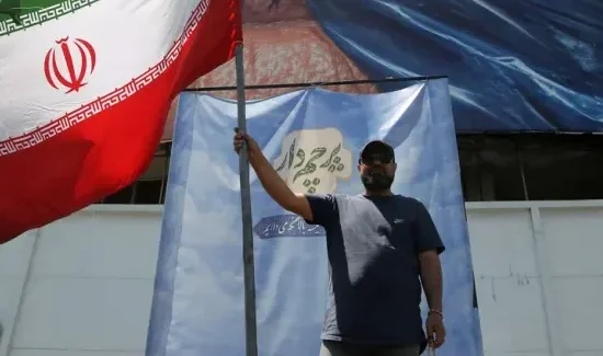 EUA voltam a atacar Irã, que retalia contra base militar no Kuwait