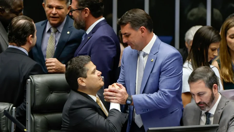 Lei do Trem da Alegria da Bandidagem: o cavalo de Troia escondido sob a polarização