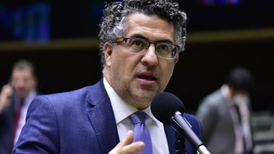 Presidente da comissão do fim da escala 6×1 rejeita compensações a empresários
