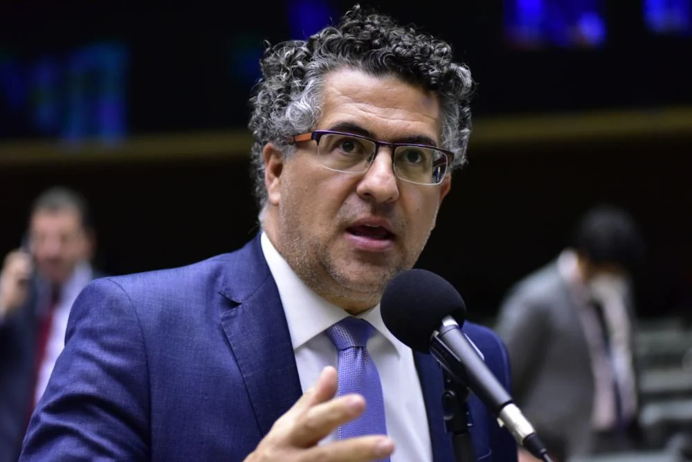 Presidente da comissão do fim da escala 6×1 rejeita compensações a empresários