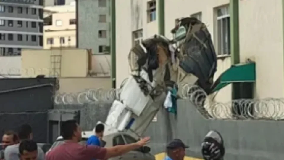 Morre terceira vítima de acidente com avião que bateu em prédio em Belo Horizonte