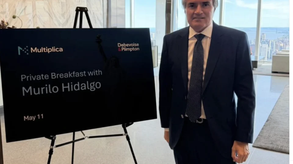 O encontro do diretor do Paraná Pesquisas com a cúpula de campanha de Flávio Bolsonaro
