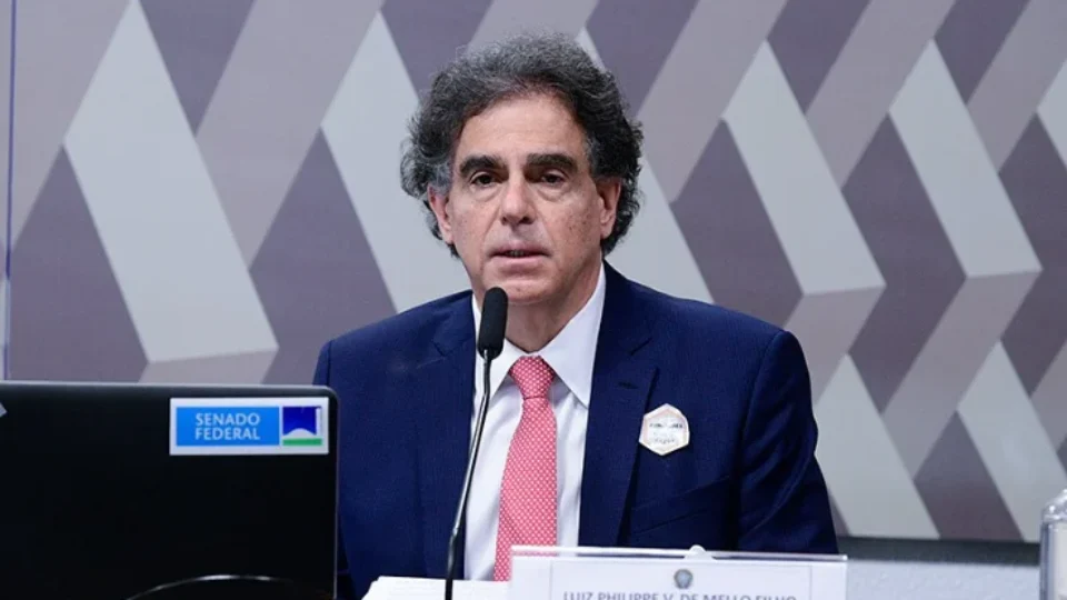 Presidente do TST quer cortar salário de juiz que faltar à sessão para dar palestra