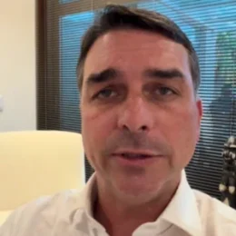 Com ajuda da imprensa, Flávio Bolsonaro inunda noticiário com mentiras