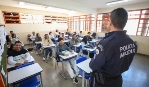 Cidades usam dinheiro do Fundeb para pagar militares que atuam em escolas