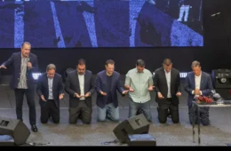 Entidade pede a MP inelegibilidade de Flávio Bolsonaro, após culto de Malafaia virar comício