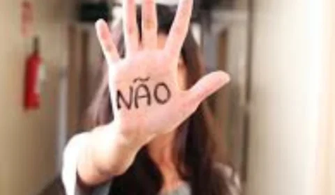 Quase 50% das mulheres maiores de 16 anos sofreram assédio em 2025