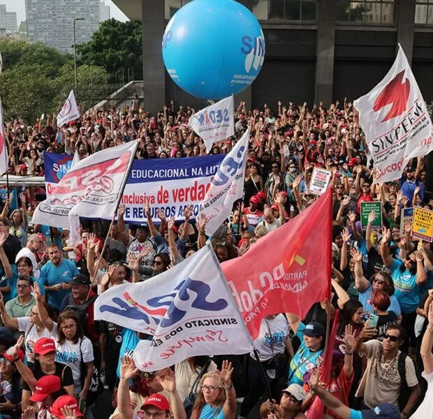 Em greve, trabalhadores da educação rejeitam proposta de Nunes e fazem ato em SP