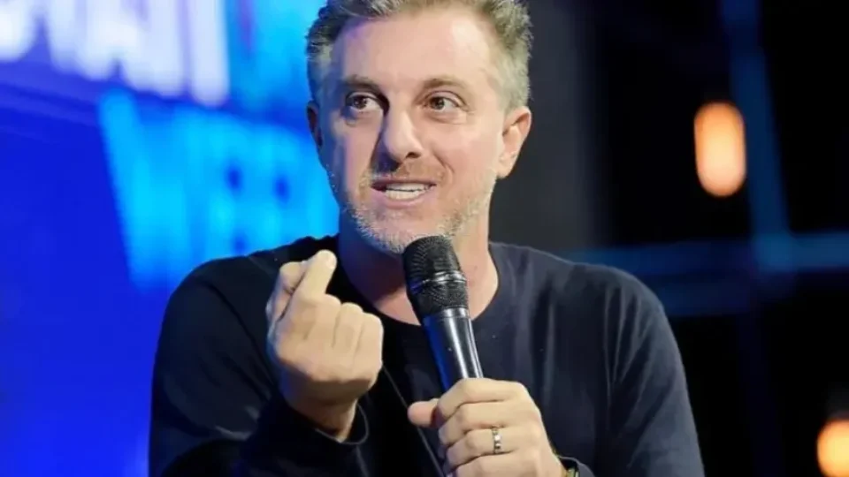Crítico do Bolsa Família, Luciano Huck comprou jatinho com juros subsidiados pelo BNDES