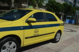Taxista é preso sob suspeita de cobrar R$ 3.400 de turistas alemães em Copacabana