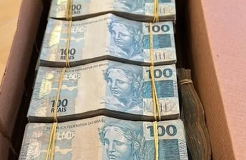 Além de policiais federas, policial civil também é investigado; cerca de R$ 500 mil foram apreendidos na casa dele - Foto: Reprodução