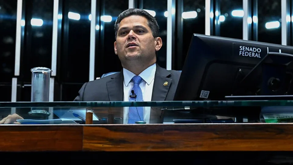 Sensacionalista: Criminosos do PCC planejam golpe de Estado para ter pena reduzida pelo Congresso