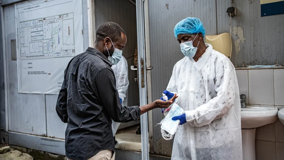 OMS diz que surto de ebola no Congo segue em ‘fase de expansão’