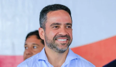 Governador de Alagoas sorteia transferências de R$ 200 via Pix em ato público