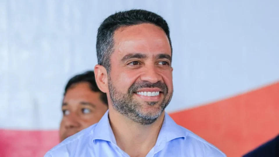 Governador de Alagoas sorteia transferências de R$ 200 via Pix em ato público