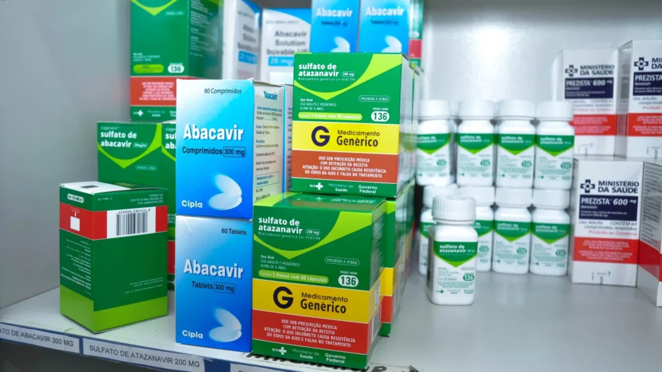 Governo vai ampliar número de remédios com desconto obrigatório para o SUS