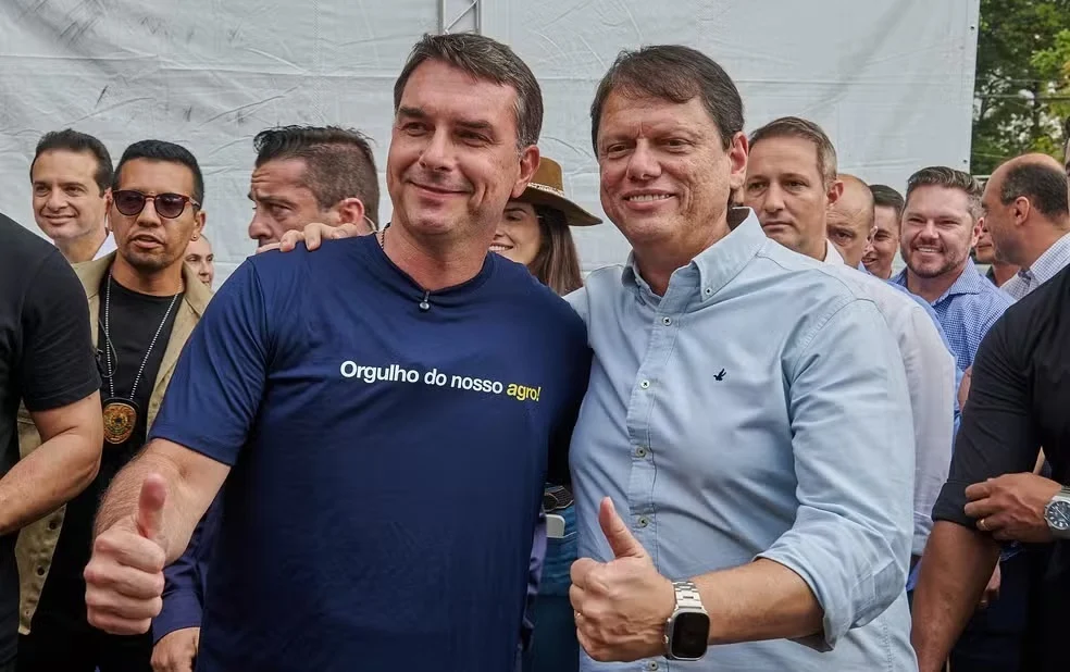 Tarcísio vira alvo de ação por campanha eleitoral antecipada