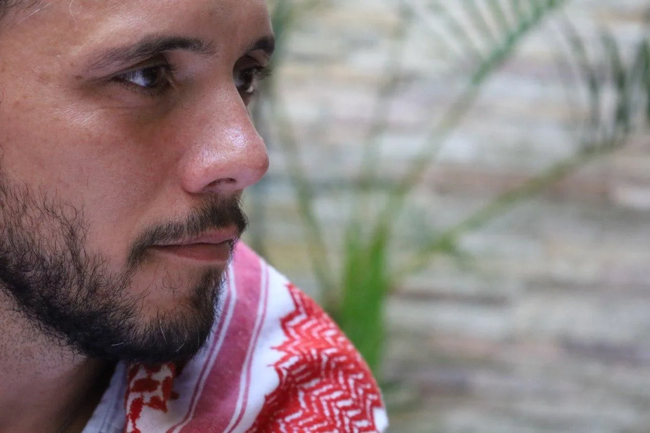Após ser detido em águas internacionais, ativistaThiago Ávila será interrogado em Israel