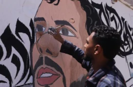 Em meio aos escombros, ativista brasileiro Thiago Ávila vira mural em Gaza