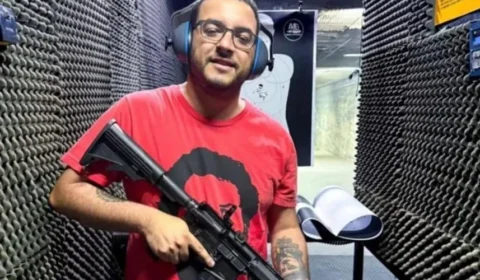 Diego Quaquá, presidente do PT-RJ, posa com armas e anuncia que está fazendo aula de tiro 