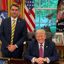Flávio Bolsonaro é responsabilizado por ameaça ao Pix e tarifaço em 8 de cada 10 mensagens de aplicativo