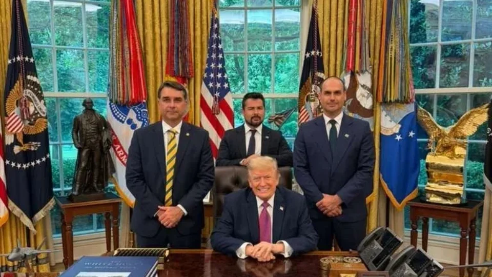 Flávio Bolsonaro pediu que Trump declare PCC e CV como grupos terroristas