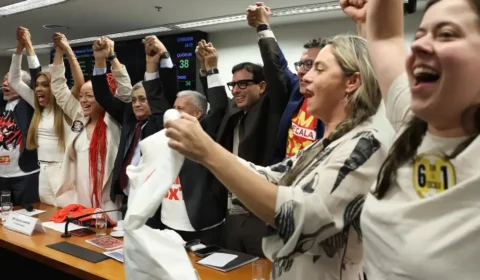 Comissão da Câmara aprova PEC que prevê fim da escala 6×1