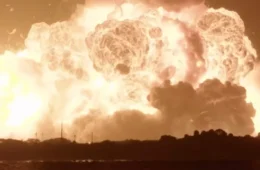 Foguete da Blue Origin, de Jeff Bezos, explode na plataforma de lançamento durante teste