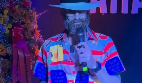Com roda de samba e show de rock, advogado com câncer terminal festeja a vida no próprio velório